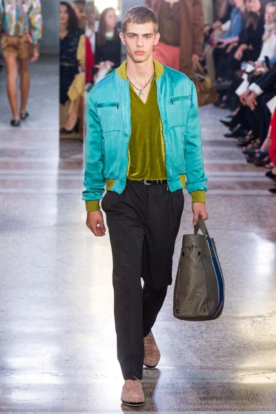 Look 29